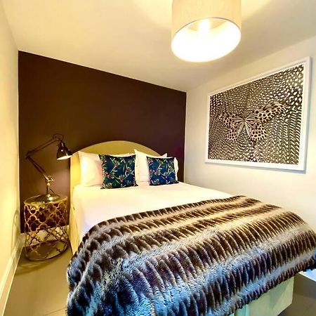 Stunning Apartment - 1 Minute Walk To Poole Quay - Great Location - Free Parking - Fast Wifi - Smart Tv - Newly Decorated - Sleeps Up To 2! Close To Poole & Bournemouth & Sandbanks Zewnętrze zdjęcie