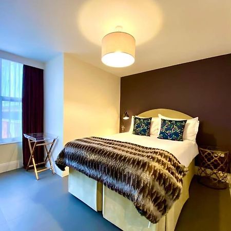 Stunning Apartment - 1 Minute Walk To Poole Quay - Great Location - Free Parking - Fast Wifi - Smart Tv - Newly Decorated - Sleeps Up To 2! Close To Poole & Bournemouth & Sandbanks Zewnętrze zdjęcie
