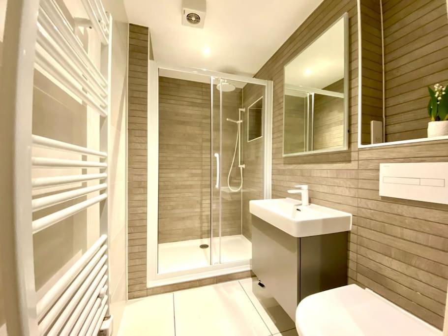 Stunning Apartment - 1 Minute Walk To Poole Quay - Great Location - Free Parking - Fast Wifi - Smart Tv - Newly Decorated - Sleeps Up To 2! Close To Poole & Bournemouth & Sandbanks Zewnętrze zdjęcie