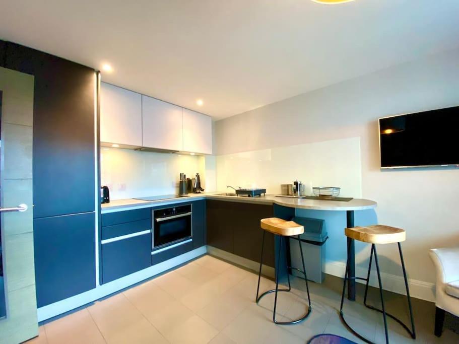 Stunning Apartment - 1 Minute Walk To Poole Quay - Great Location - Free Parking - Fast Wifi - Smart Tv - Newly Decorated - Sleeps Up To 2! Close To Poole & Bournemouth & Sandbanks Zewnętrze zdjęcie